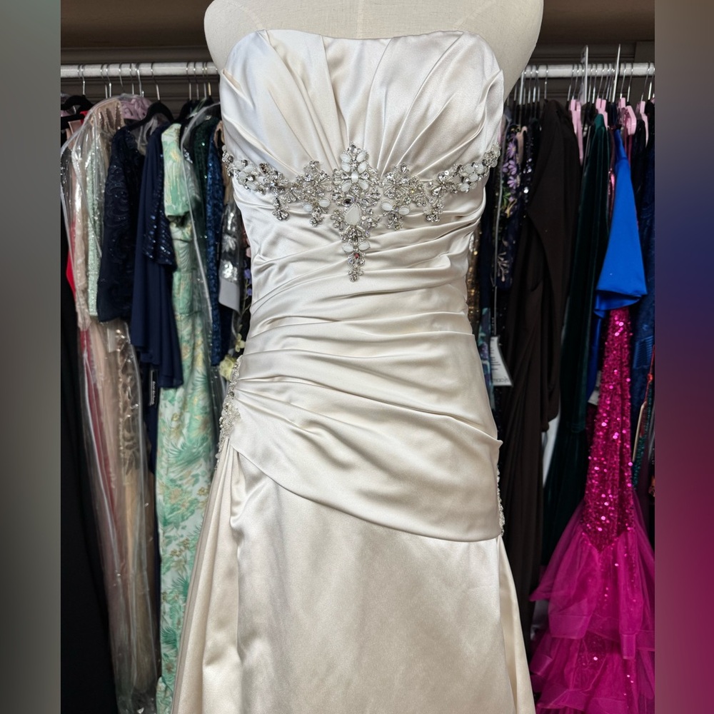 Alfred Angelo 🤍 - Picture 2 of 9